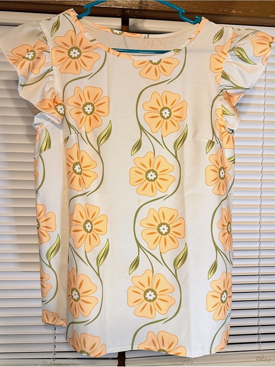 unsure Tops - Floral Ruffle Sleeve Women’s Shirt - Peach, Green on Cream size small